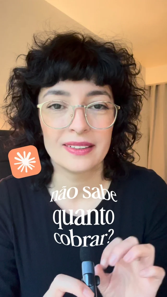 alguém pede orçamento e você responde "te mando amanhã". aí passa a noite olhando o preço da concorrência e no final escolhe um número qualquer.

preço chutado não aguenta a primeira pergunta. basta um "consegue fazer por menos?" pra ele cair, porque nem você sabe de onde ele saiu.

o prompt que eu mostro no vídeo faz a conta com os seus números: seus custos, as horas que você realmente consegue trabalhar e quanto precisa ganhar no mês. daí saem o valor da sua hora, dois ou três pacotes e a proposta em PDF com a identidade da sua marca.

comenta CLIENTE que eu te mando o prompt completo no direct.

#precificacao #prestadoradeservicos #claudeai